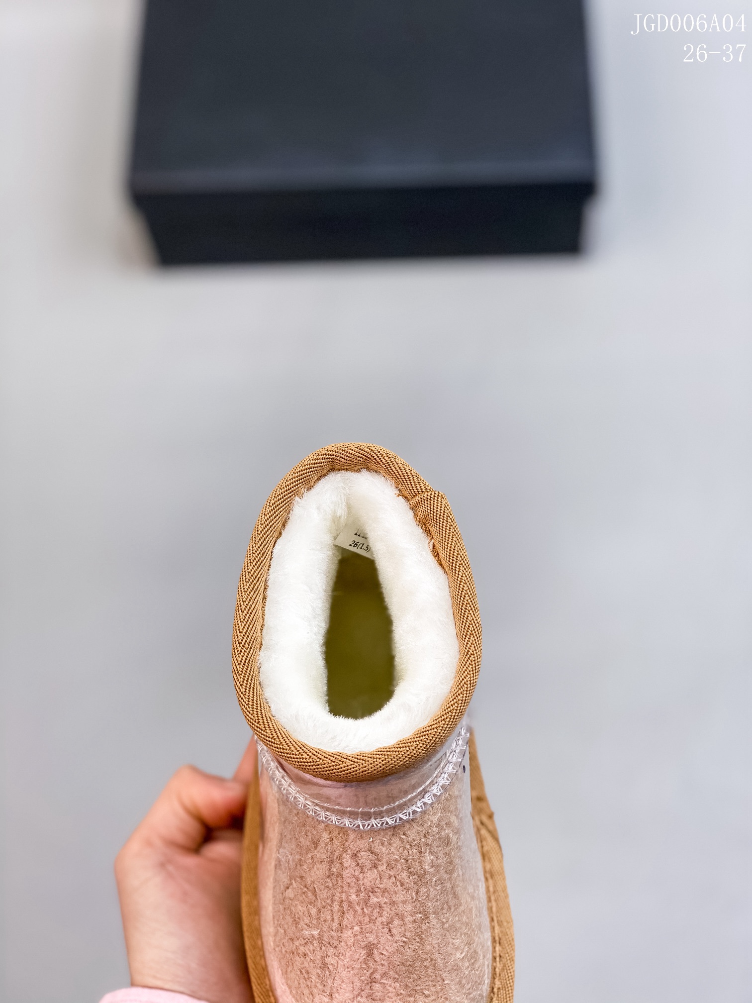 图片[7]-🍒UGG 2021爆版周冬雨同款果冻鞋明星同款秋冬新款加绒潮流棉鞋糖果透明儿童雪地靴短筒防水防滑保暖厚底一脚蹬童鞋亲了鞋 🍎材料：进口莱卡面+织带+内里羊羔毛+内里混纺羊毛+橡胶防滑底 颜色：米色，奶茶色，粉色，黑色，豹纹色 号码：26-37码-选品中心