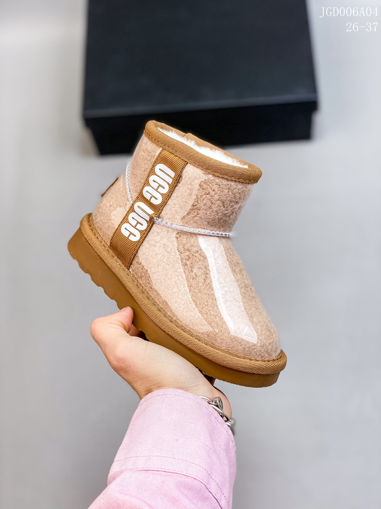 🍒UGG 2021爆版周冬雨同款果冻鞋明星同款秋冬新款加绒潮流棉鞋糖果透明儿童雪地靴短筒防水防滑保暖厚底一脚蹬童鞋亲了鞋 🍎材料:进口莱卡面+织带+内里羊羔毛+内里混纺羊毛+橡胶防滑底 颜色:米色,奶茶色,粉色,黑色,豹纹色 号码:26-37码-选品中心