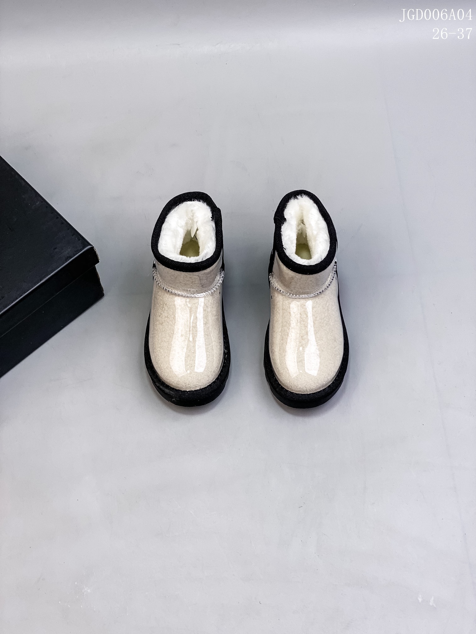 图片[9]-🍒UGG 2021爆版周冬雨同款果冻鞋明星同款秋冬新款加绒潮流棉鞋糖果透明儿童雪地靴短筒防水防滑保暖厚底一脚蹬童鞋亲了鞋 材料：进口莱卡面+织带+内里羊羔毛+内里混纺羊毛+橡胶防滑底 颜色：米色，奶茶色，粉色，黑色，豹纹色 号码：26-37码-选品中心