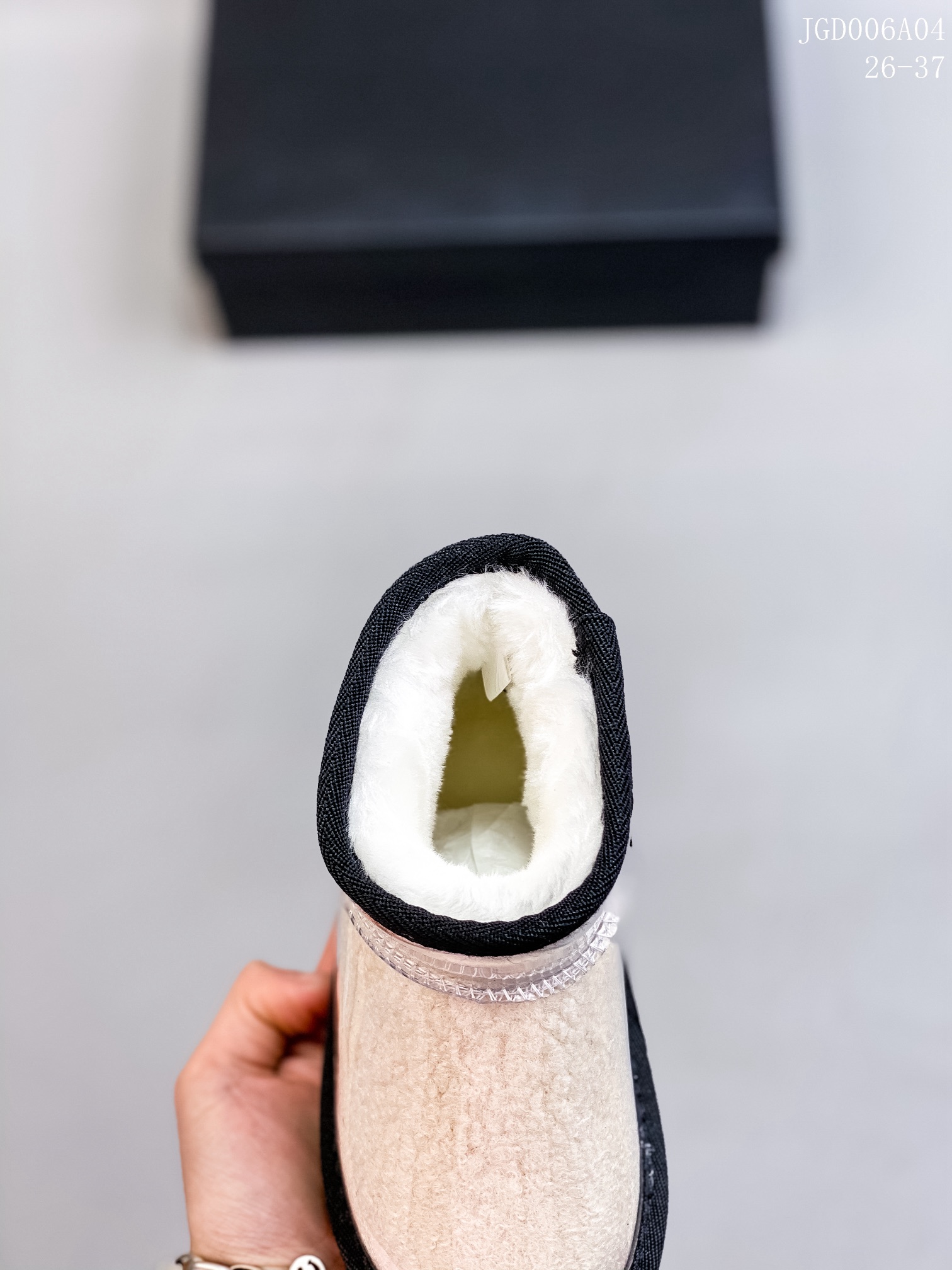 图片[7]-🍒UGG 2021爆版周冬雨同款果冻鞋明星同款秋冬新款加绒潮流棉鞋糖果透明儿童雪地靴短筒防水防滑保暖厚底一脚蹬童鞋亲了鞋 材料：进口莱卡面+织带+内里羊羔毛+内里混纺羊毛+橡胶防滑底 颜色：米色，奶茶色，粉色，黑色，豹纹色 号码：26-37码-选品中心