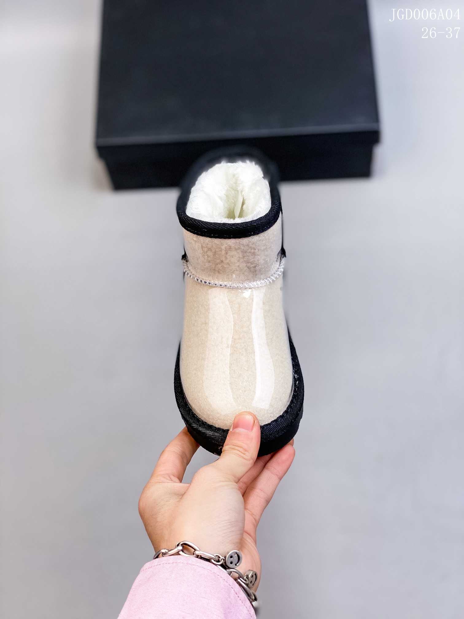 图片[2]-🍒UGG 2021爆版周冬雨同款果冻鞋明星同款秋冬新款加绒潮流棉鞋糖果透明儿童雪地靴短筒防水防滑保暖厚底一脚蹬童鞋亲了鞋 材料：进口莱卡面+织带+内里羊羔毛+内里混纺羊毛+橡胶防滑底 颜色：米色，奶茶色，粉色，黑色，豹纹色 号码：26-37码-选品中心