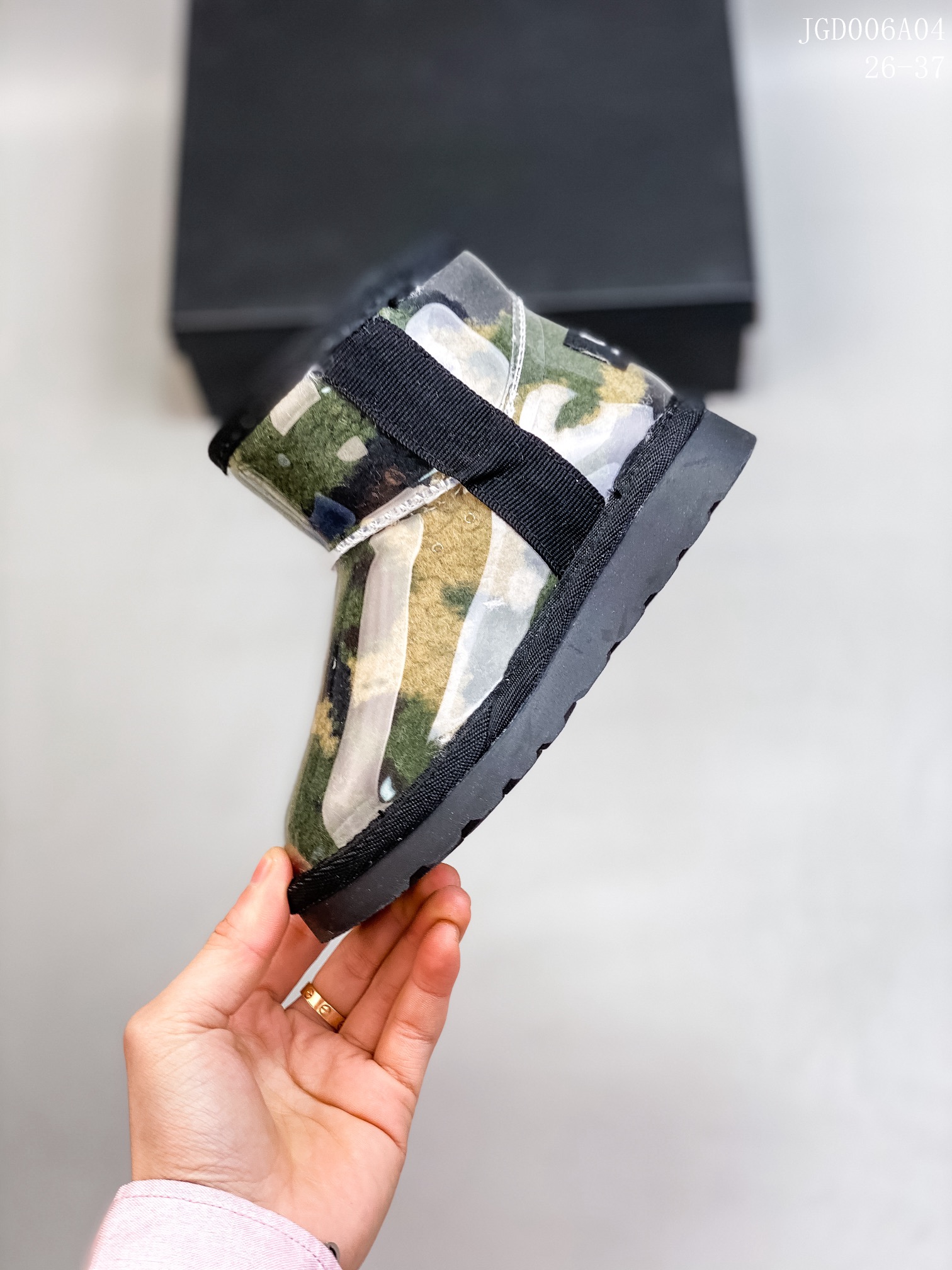 图片[3]-🍒UGG 2021爆版周冬雨同款果冻鞋明星同款秋冬新款加绒潮流棉鞋糖果透明儿童雪地靴短筒防水防滑保暖厚底一脚蹬童鞋亲了鞋 材料：进口莱卡面+织带+内里羊羔毛+内里混纺羊毛+橡胶防滑底 颜色：米色，奶茶色，粉色，黑色，豹纹色 号码：26-37码-选品中心