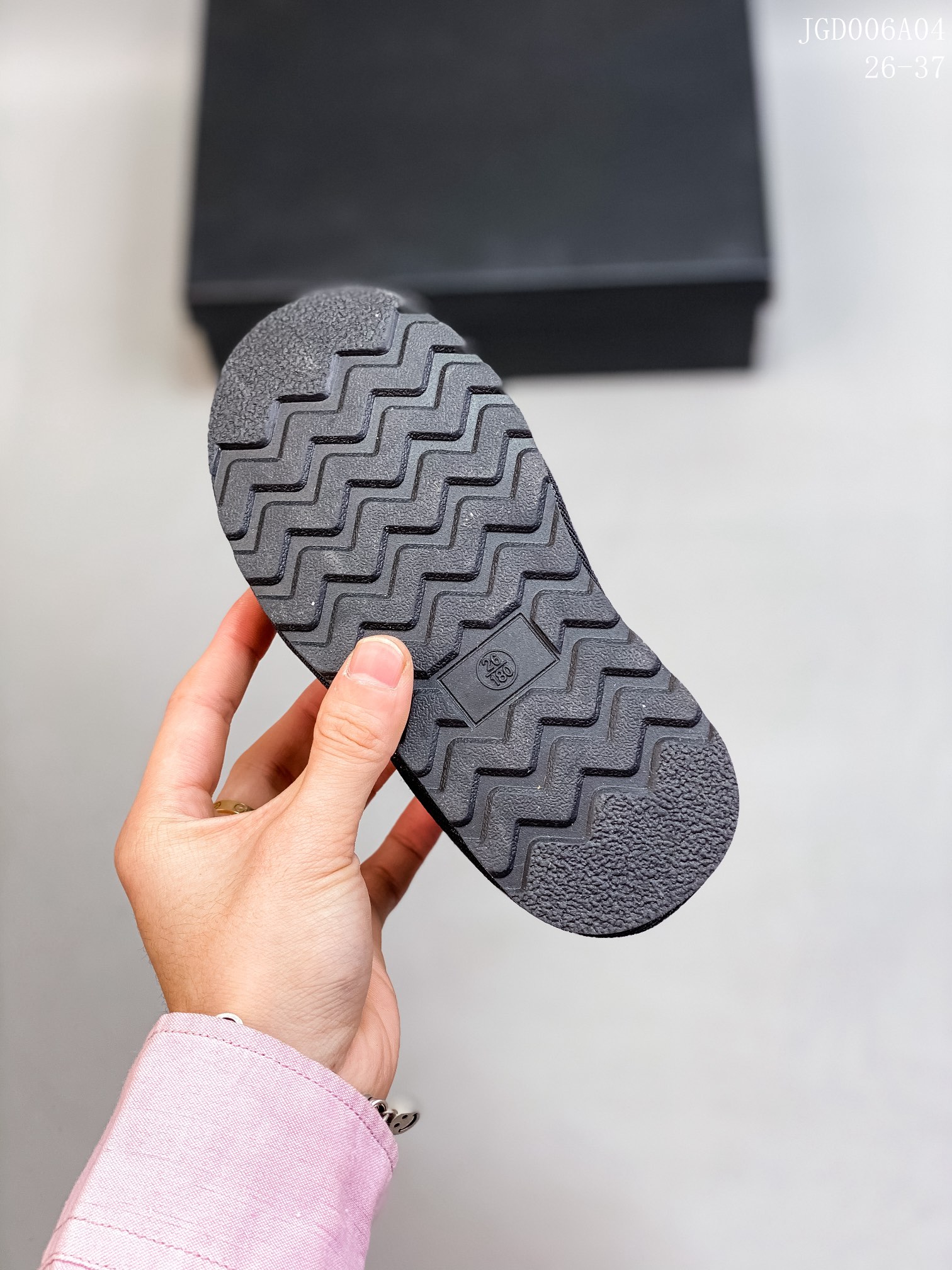 图片[5]-🍒UGG 2021爆版周冬雨同款果冻鞋明星同款秋冬新款加绒潮流棉鞋糖果透明儿童雪地靴短筒防水防滑保暖厚底一脚蹬童鞋亲了鞋 材料：进口莱卡面+织带+内里羊羔毛+内里混纺羊毛+橡胶防滑底 颜色：米色，奶茶色，粉色，黑色，豹纹色 号码：26-37码-选品中心