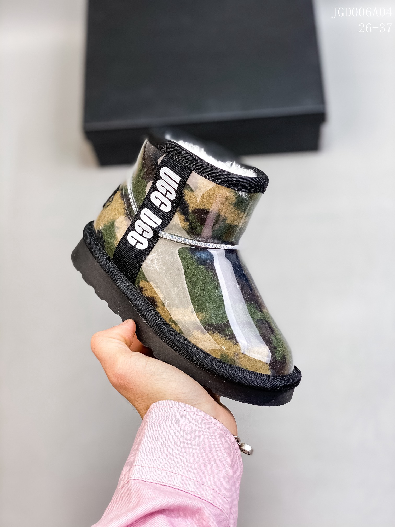 🍒UGG 2021爆版周冬雨同款果冻鞋明星同款秋冬新款加绒潮流棉鞋糖果透明儿童雪地靴短筒防水防滑保暖厚底一脚蹬童鞋亲了鞋 材料：进口莱卡面+织带+内里羊羔毛+内里混纺羊毛+橡胶防滑底 颜色：米色，奶茶色，粉色，黑色，豹纹色 号码：26-37码-选品中心