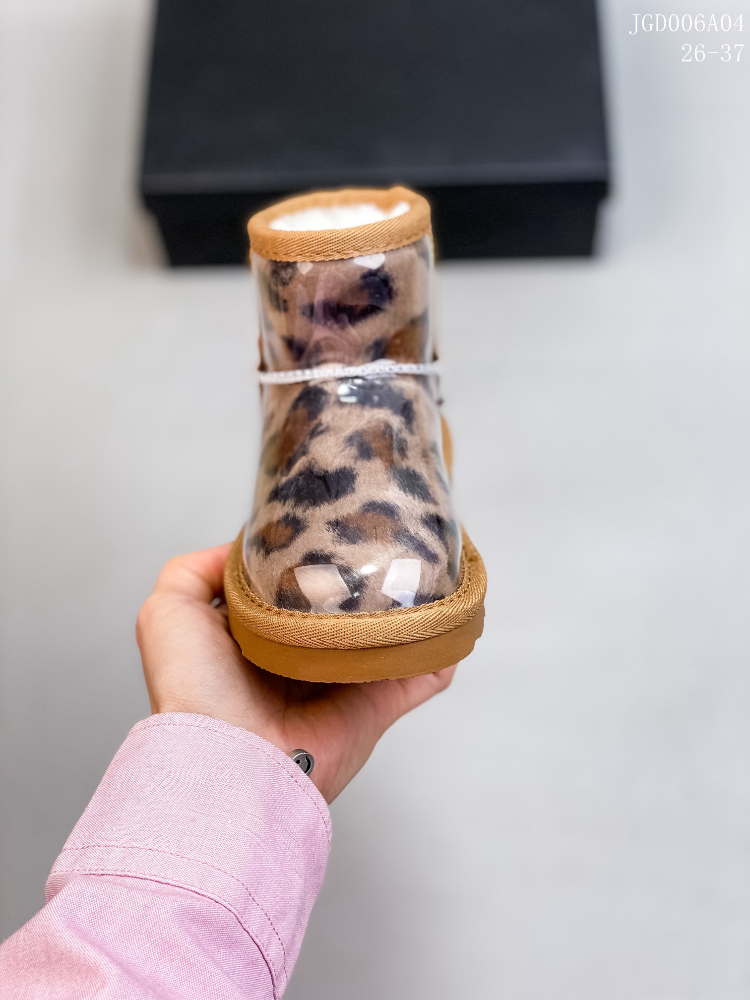 图片[6]-🍒UGG 2021爆版周冬雨同款果冻鞋明星同款秋冬新款加绒潮流棉鞋糖果透明儿童雪地靴短筒防水防滑保暖厚底一脚蹬童鞋亲了鞋 材料：进口莱卡面+织带+内里羊羔毛+内里混纺羊毛+橡胶防滑底 颜色：米色，奶茶色，粉色，黑色，豹纹色 号码：26-37码-选品中心