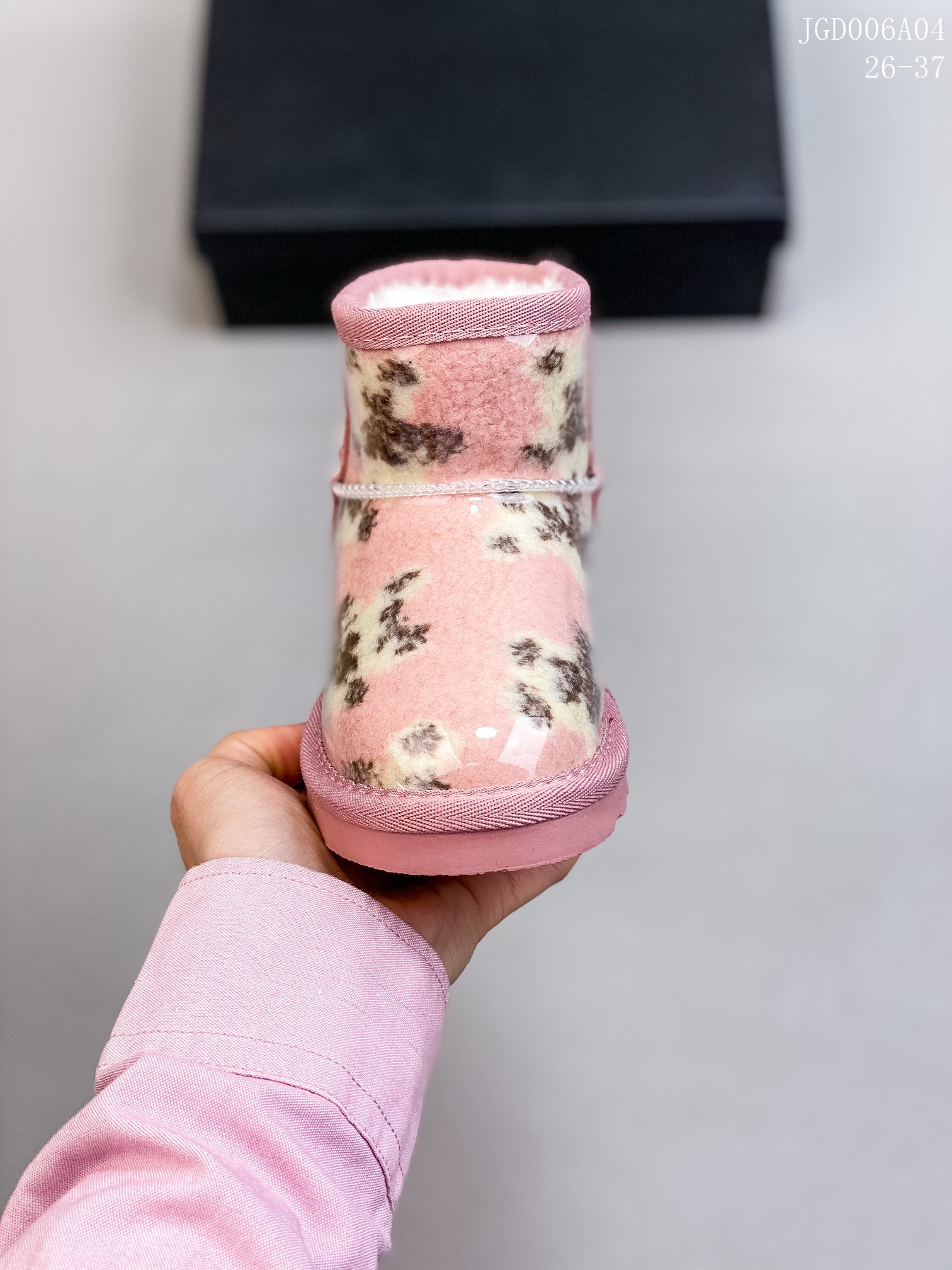 图片[6]-🍒UGG 2021爆版周冬雨同款果冻鞋明星同款秋冬新款加绒潮流棉鞋糖果透明儿童雪地靴短筒防水防滑保暖厚底一脚蹬童鞋亲了鞋 材料：进口莱卡面+织带+内里羊羔毛+内里混纺羊毛+橡胶防滑底 颜色：米色，奶茶色，粉色，黑色，豹纹色 号码：26-37码-选品中心