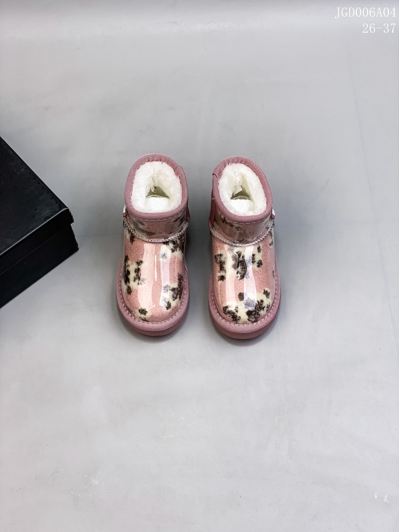 图片[9]-🍒UGG 2021爆版周冬雨同款果冻鞋明星同款秋冬新款加绒潮流棉鞋糖果透明儿童雪地靴短筒防水防滑保暖厚底一脚蹬童鞋亲了鞋 材料：进口莱卡面+织带+内里羊羔毛+内里混纺羊毛+橡胶防滑底 颜色：米色，奶茶色，粉色，黑色，豹纹色 号码：26-37码-选品中心