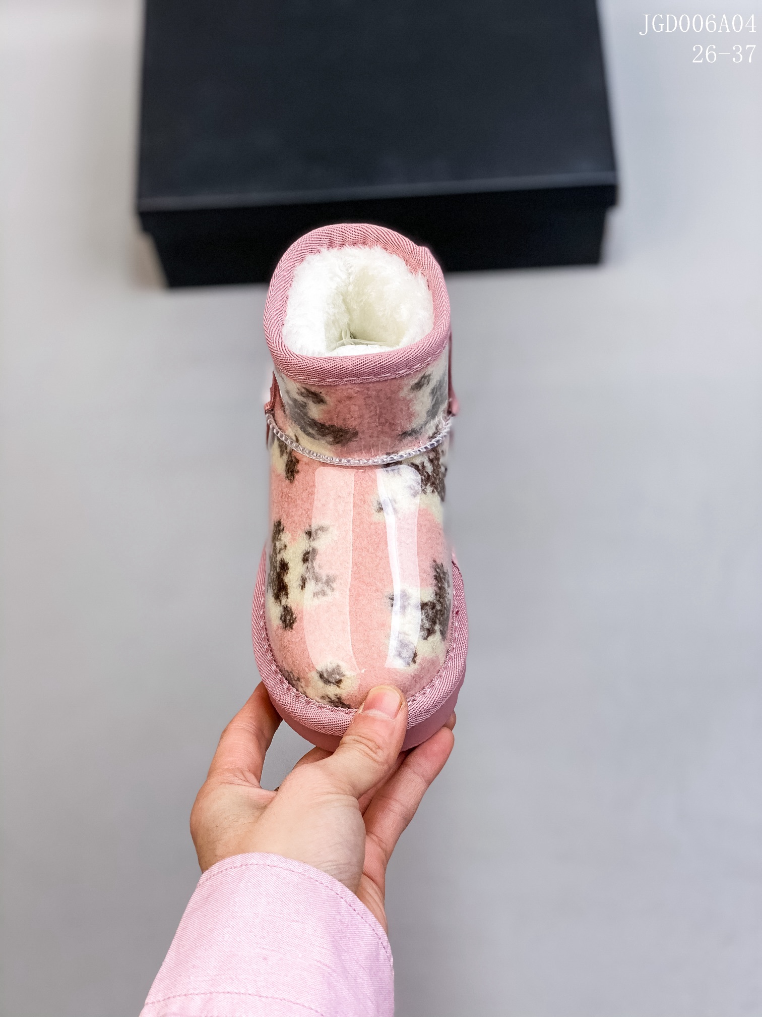 图片[2]-🍒UGG 2021爆版周冬雨同款果冻鞋明星同款秋冬新款加绒潮流棉鞋糖果透明儿童雪地靴短筒防水防滑保暖厚底一脚蹬童鞋亲了鞋 材料：进口莱卡面+织带+内里羊羔毛+内里混纺羊毛+橡胶防滑底 颜色：米色，奶茶色，粉色，黑色，豹纹色 号码：26-37码-选品中心