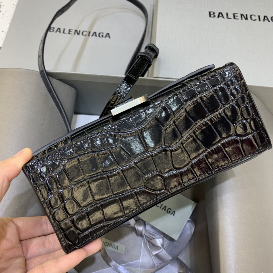 mini号原单Balencia巴黎家本季重磅鳄鱼黑配银扣沙漏包独特的标志性弧线形状造型极具辨识度一眼就让
