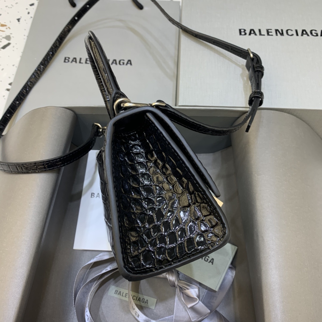 mini号原单Balencia巴黎家本季重磅鳄鱼黑配银扣沙漏包独特的标志性弧线形状造型极具辨识度一眼就让