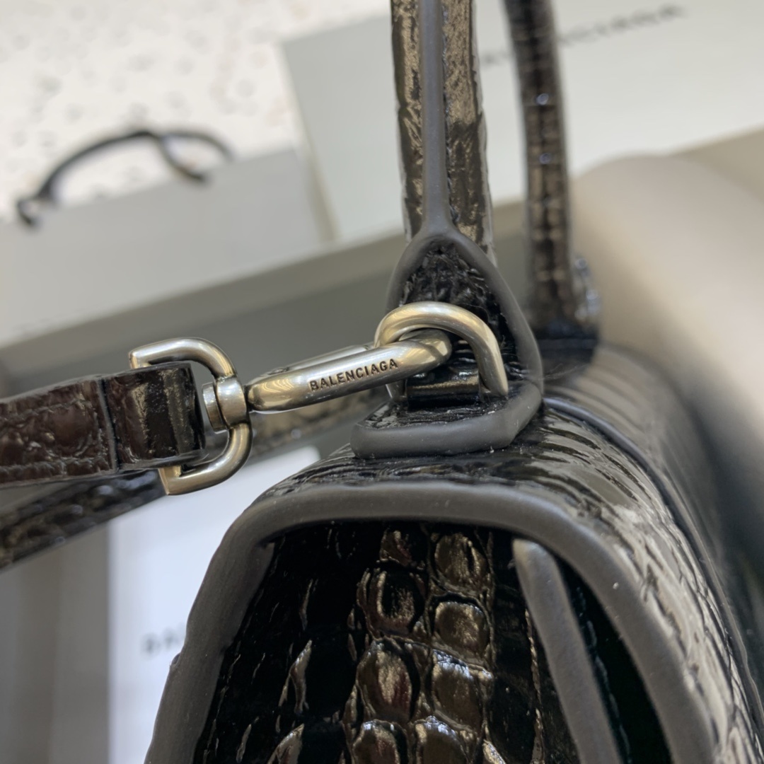 mini号原单Balencia巴黎家本季重磅鳄鱼黑配银扣沙漏包独特的标志性弧线形状造型极具辨识度一眼就让