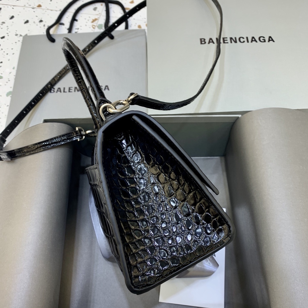 小号原单Balencia巴黎家本季重磅鳄鱼黑配银扣沙漏包独特的标志性弧线形状造型极具辨识度一眼就让人眼前