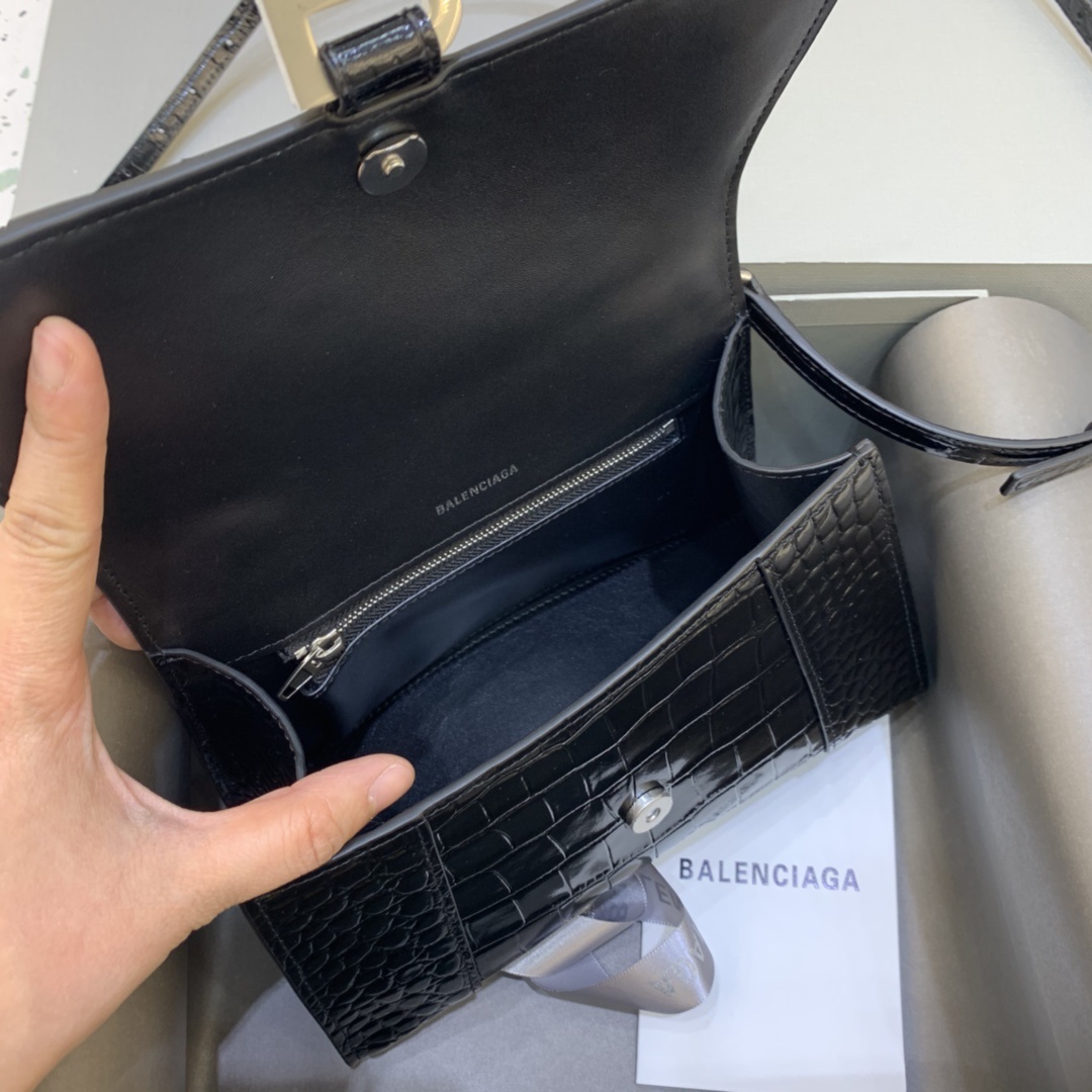 小号原单Balencia巴黎家本季重磅鳄鱼黑配银扣沙漏包独特的标志性弧线形状造型极具辨识度一眼就让人眼前