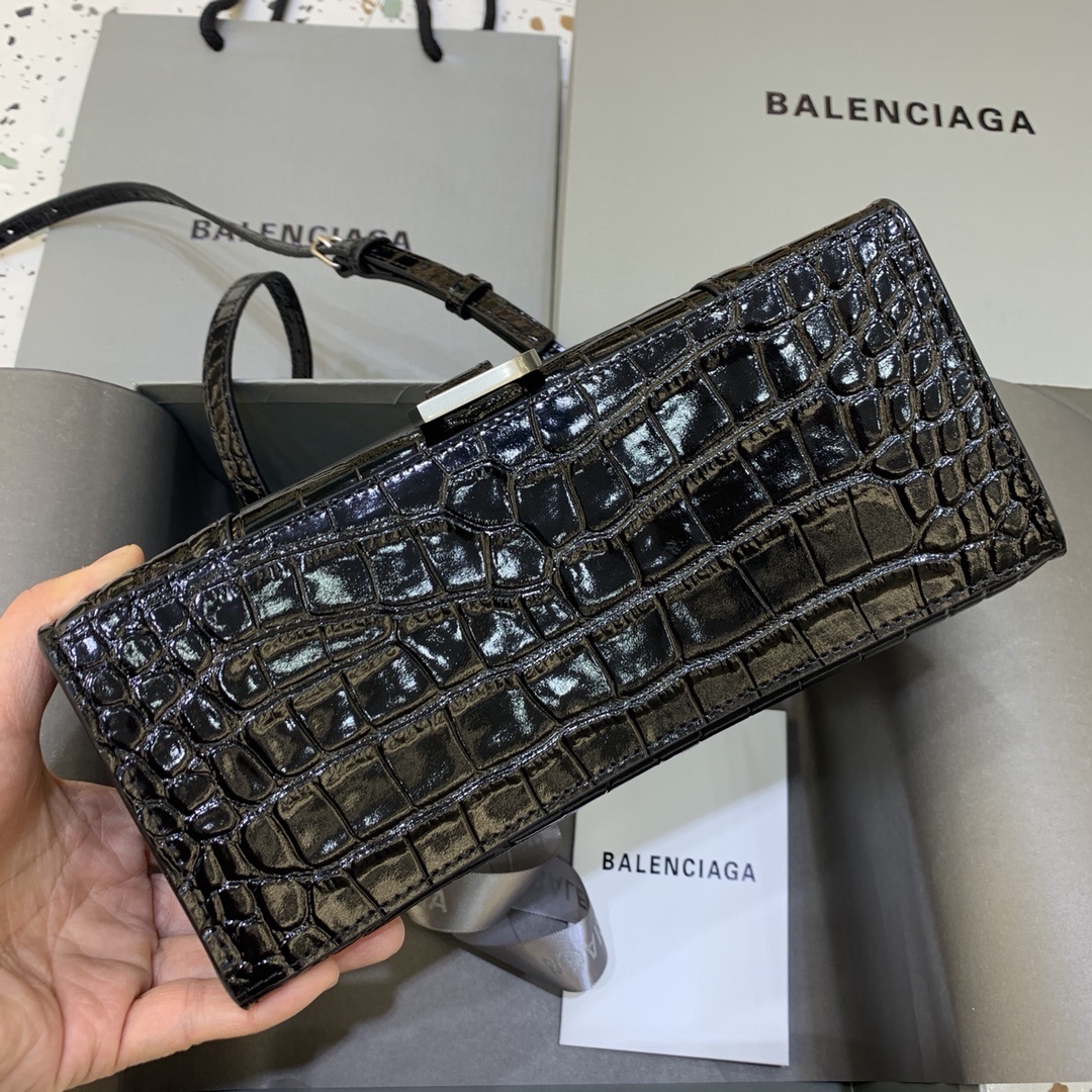 小号原单Balencia巴黎家本季重磅鳄鱼黑配银扣沙漏包独特的标志性弧线形状造型极具辨识度一眼就让人眼前