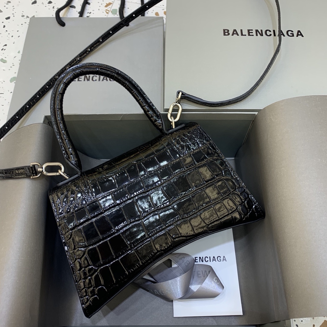 小号原单Balencia巴黎家本季重磅鳄鱼黑配银扣沙漏包独特的标志性弧线形状造型极具辨识度一眼就让人眼前