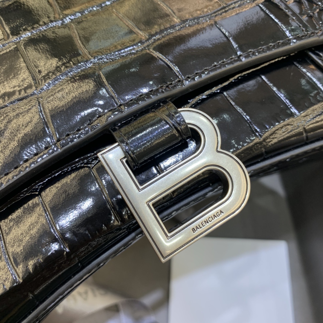 小号原单Balencia巴黎家本季重磅鳄鱼黑配银扣沙漏包独特的标志性弧线形状造型极具辨识度一眼就让人眼前