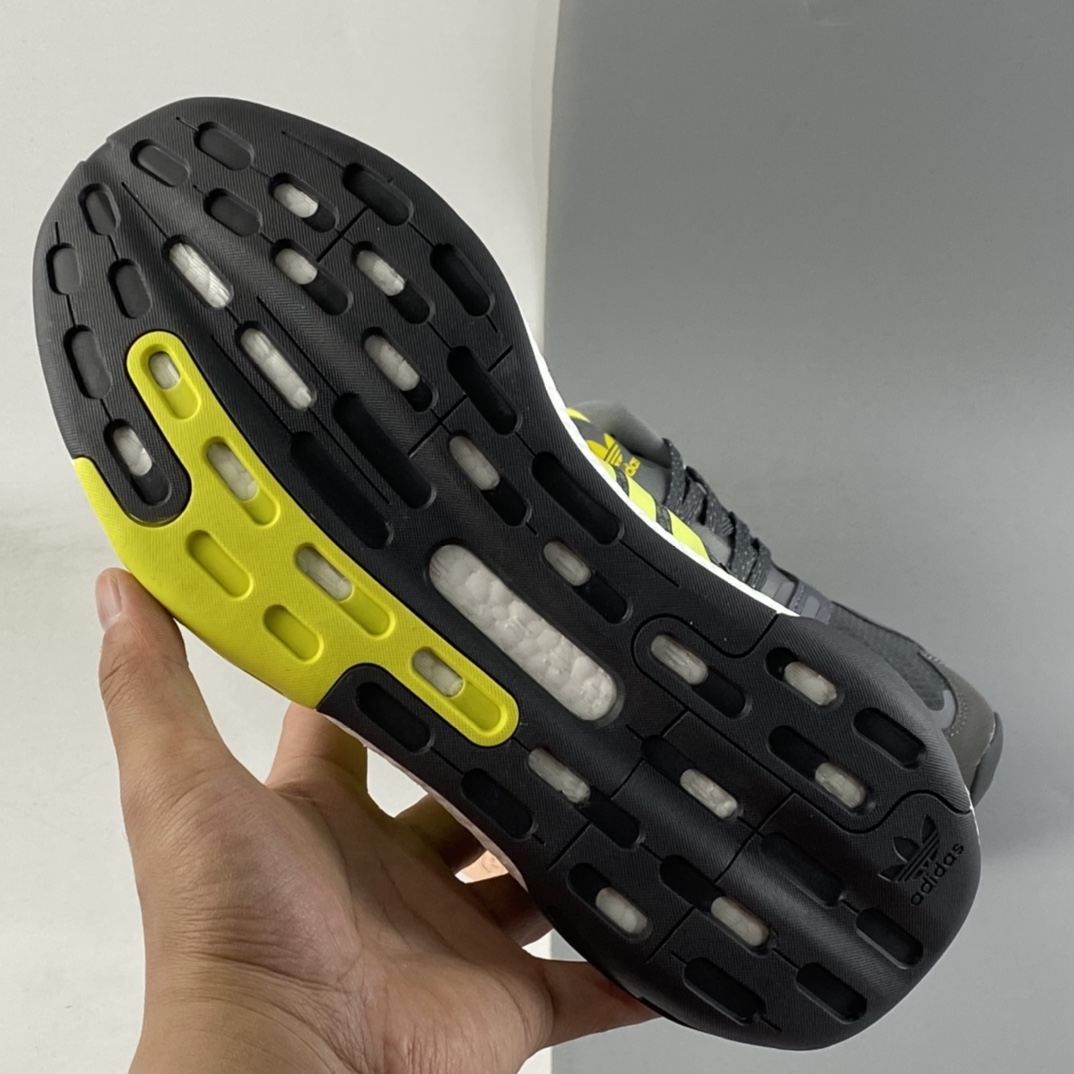 P220   Adidas Originals 2020 Day Jogger Boost 三叶草2020版慢跑者系列高弹复古休闲运动跑鞋 FW5997