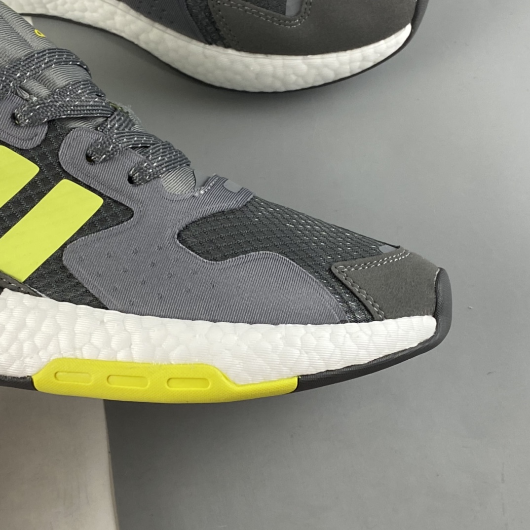 P220   Adidas Originals 2020 Day Jogger Boost 三叶草2020版慢跑者系列高弹复古休闲运动跑鞋 FW5997