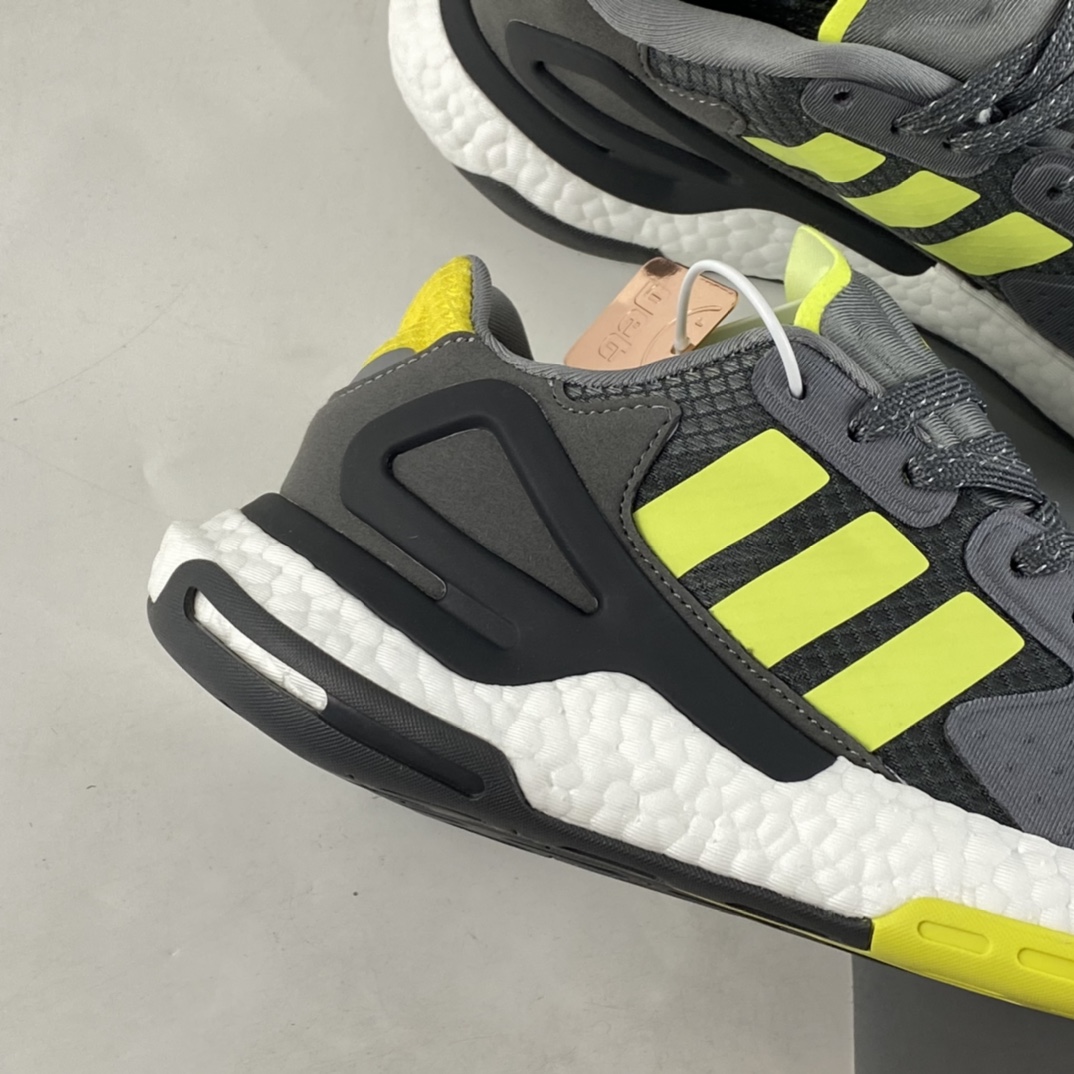 P220   Adidas Originals 2020 Day Jogger Boost 三叶草2020版慢跑者系列高弹复古休闲运动跑鞋 FW5997
