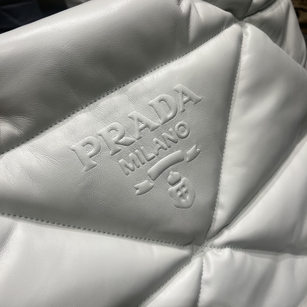 Prada 进口小羊皮羽绒棉包 白