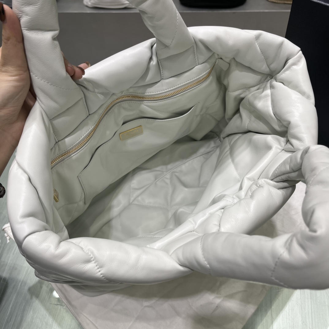 Prada 进口小羊皮羽绒棉包 白