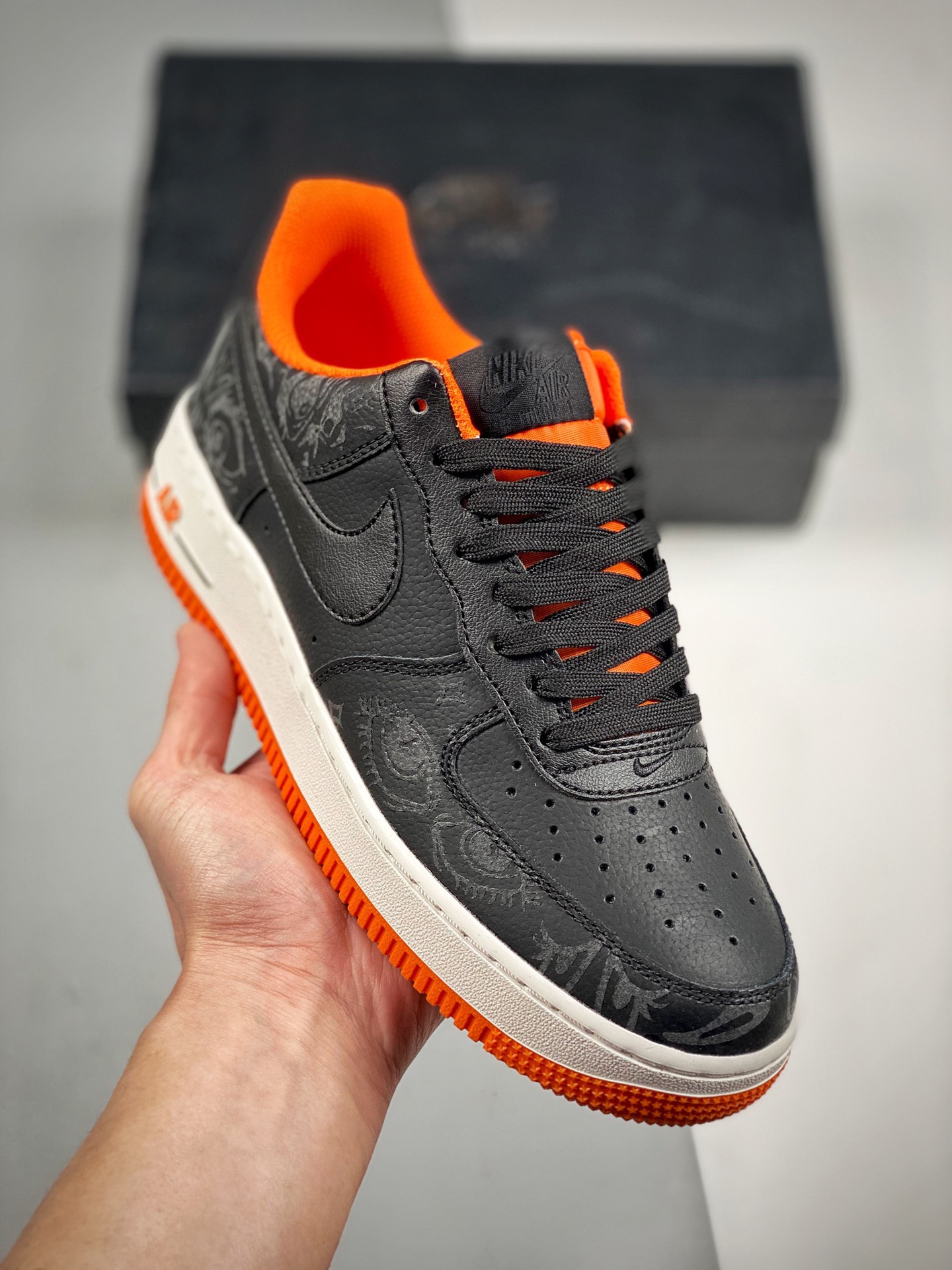 Air Force 1 Low black orange Halloween original last original cardboard authentic Air Force shape focused on foreign tr…