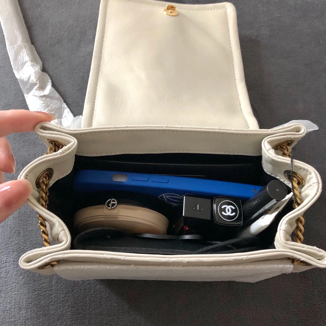 YSL 𝐌𝐢𝐧𝐢 𝐍𝐨𝐥𝐢𝐭𝐚 复古翻盖包 672738白色