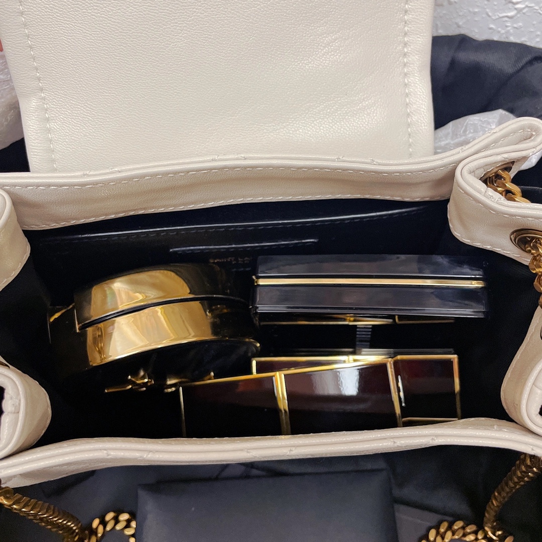 YSL 𝐌𝐢𝐧𝐢 𝐍𝐨𝐥𝐢𝐭𝐚 复古翻盖包 672738白色