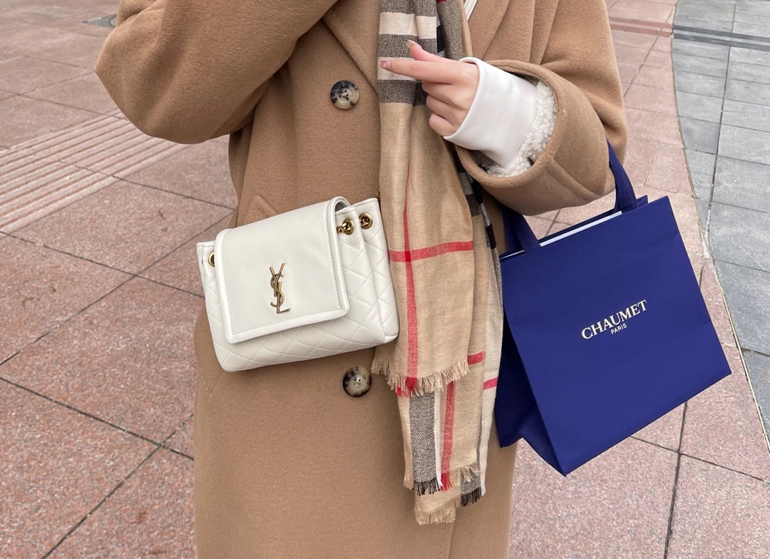 YSL 𝐌𝐢𝐧𝐢 𝐍𝐨𝐥𝐢𝐭𝐚 复古翻盖包 672738白色