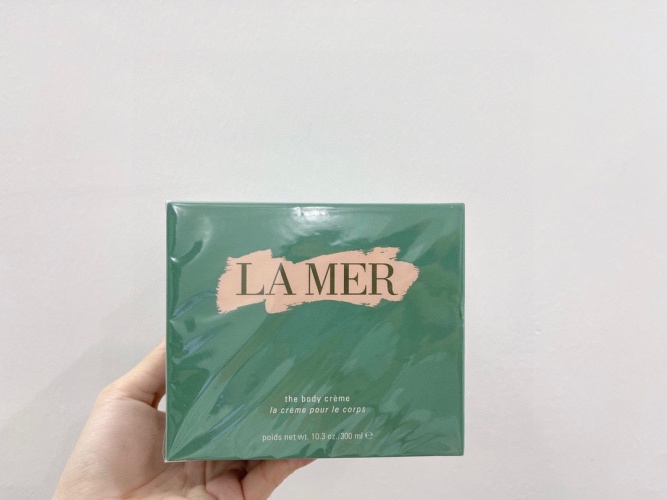 La Mer The Body Crème - Luxurious Hydration for Silky Smooth Skin (300ml) 1 La Mer The Body Crème - Luxurious Hydration for Silky Smooth Skin (300ml)
