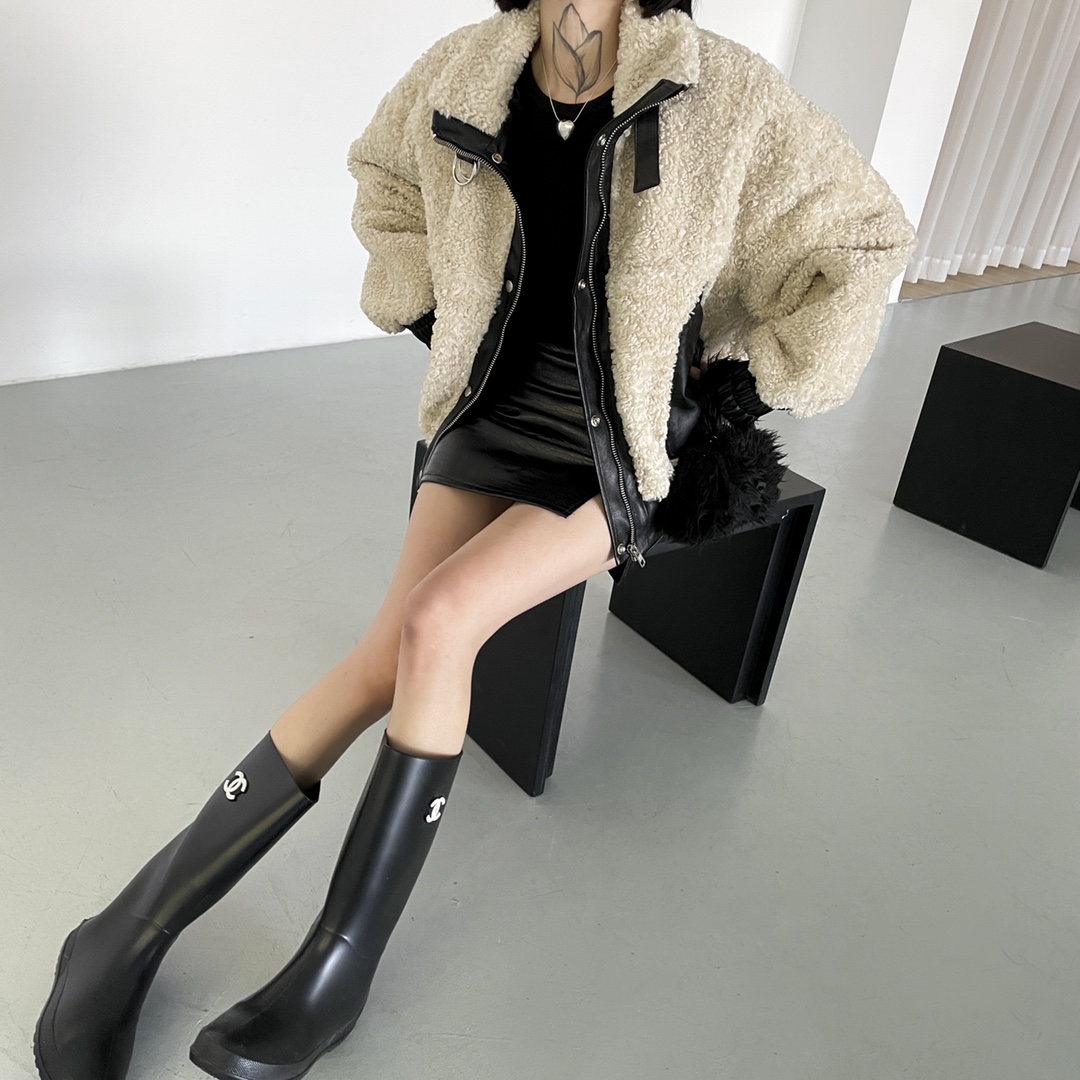 Celine 21秋冬新款半高领颗粒绒拼皮夹克外套采用了高级定制面料敲击有质感内搭厚重的毛衣也不会有臃肿感回头率满分上身超有范儿s M Lsydyyw 01 08 Women Hot 8 22 Women Clothes Leoshop1