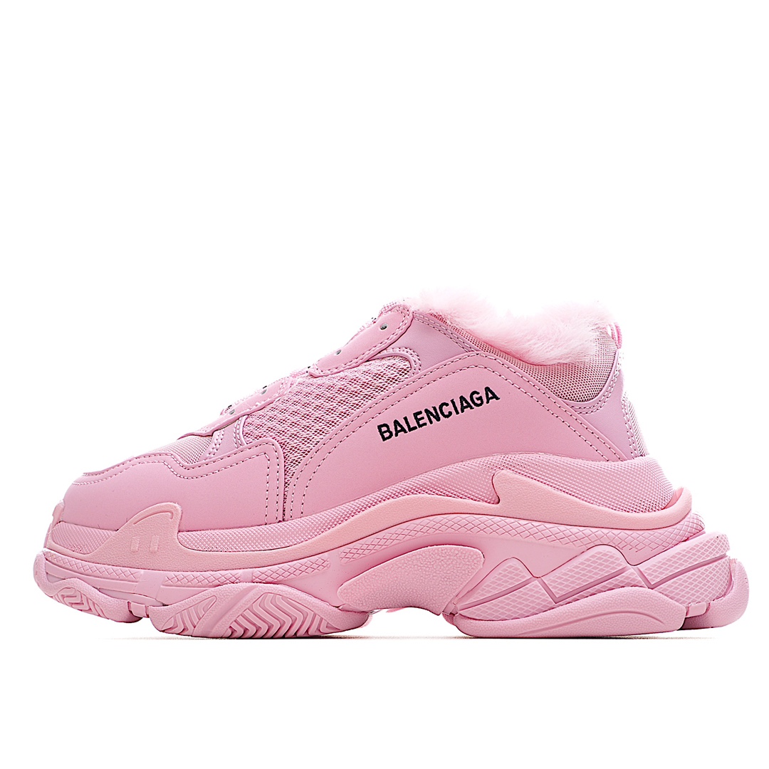 K0 公司级原盒Balenciaga  Triple S 巴黎世家老爹鞋 加毛款1.0八层底 做旧款 粉色加绒突破不可能 首发原底八层组合巴黎世家 不做任何对比 眼见为实 组合细节最接近原版原底八层组合 首家实现原档电绣同步公司 字体对位不连线 TPU原模亮底 透气孔厚度均匀 完美公司玩家 艺术家 欢迎细节鉴赏配套布袋、鞋带、合格证齐全