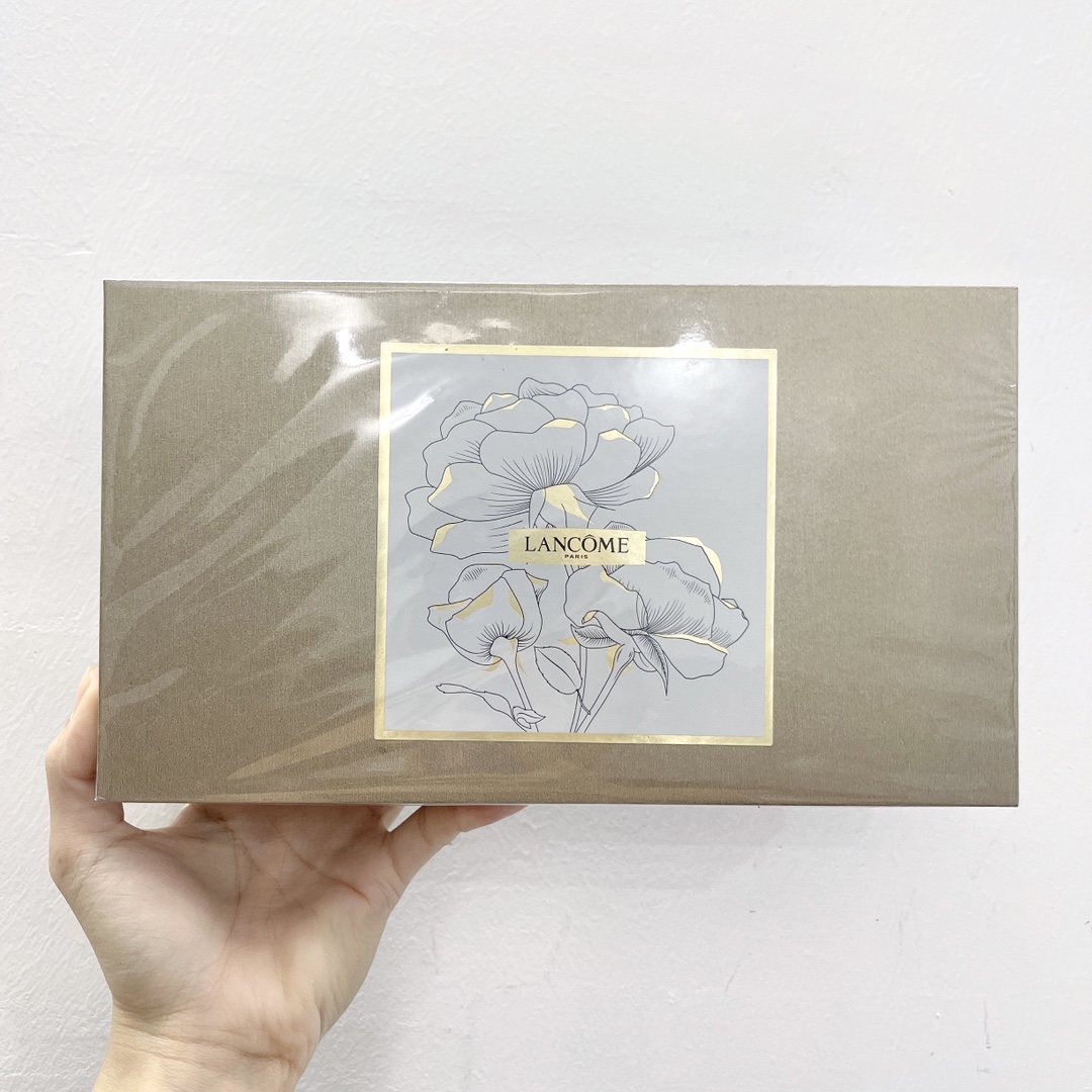 Lancome Perfume Sampler Set - 4 x 30ml Sprays: Idole, La Nuit, Miracle, Vie Est Belle