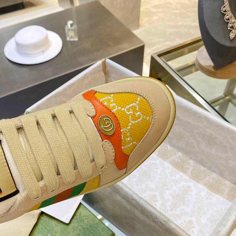 de fábrica Gucci. Inspiradas en las zapatillas clásicas de la época, las zapatillas Screener de la c