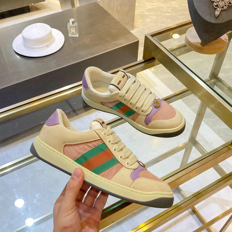 ex fábrica Gucci. zapatitos sucios tela aqua púrpura y morado cincha roja y verde detalles de cuero 