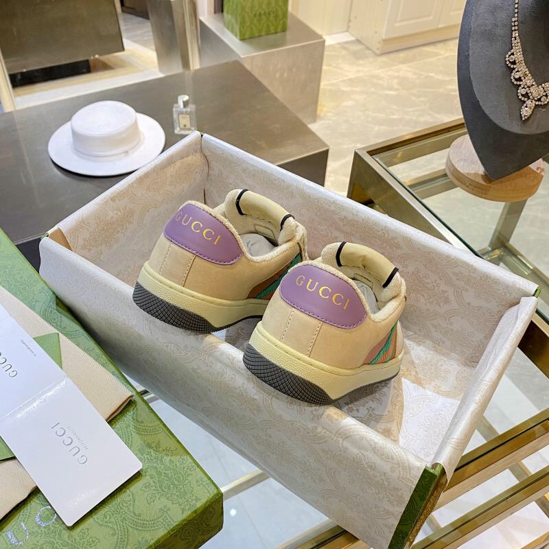 ex fábrica Gucci. zapatitos sucios tela aqua púrpura y morado cincha roja y verde detalles de cuero 