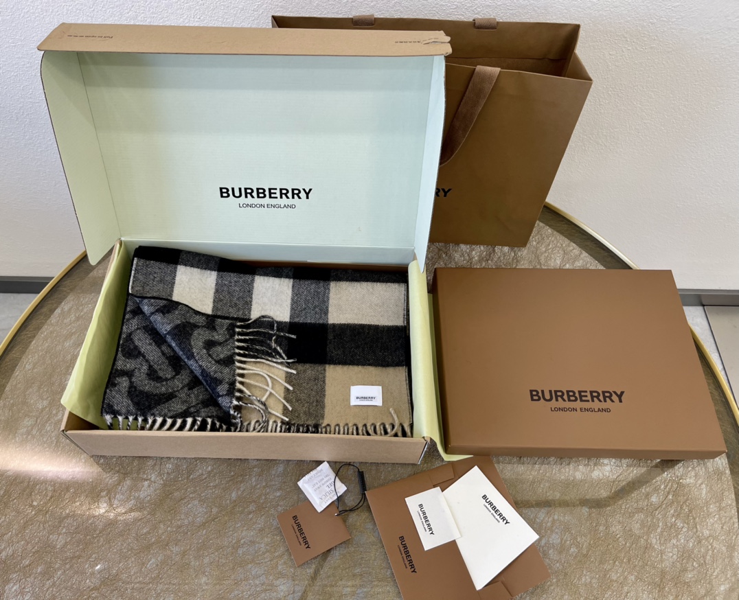 Burberry巴宝莉提花精纺羊绒围巾