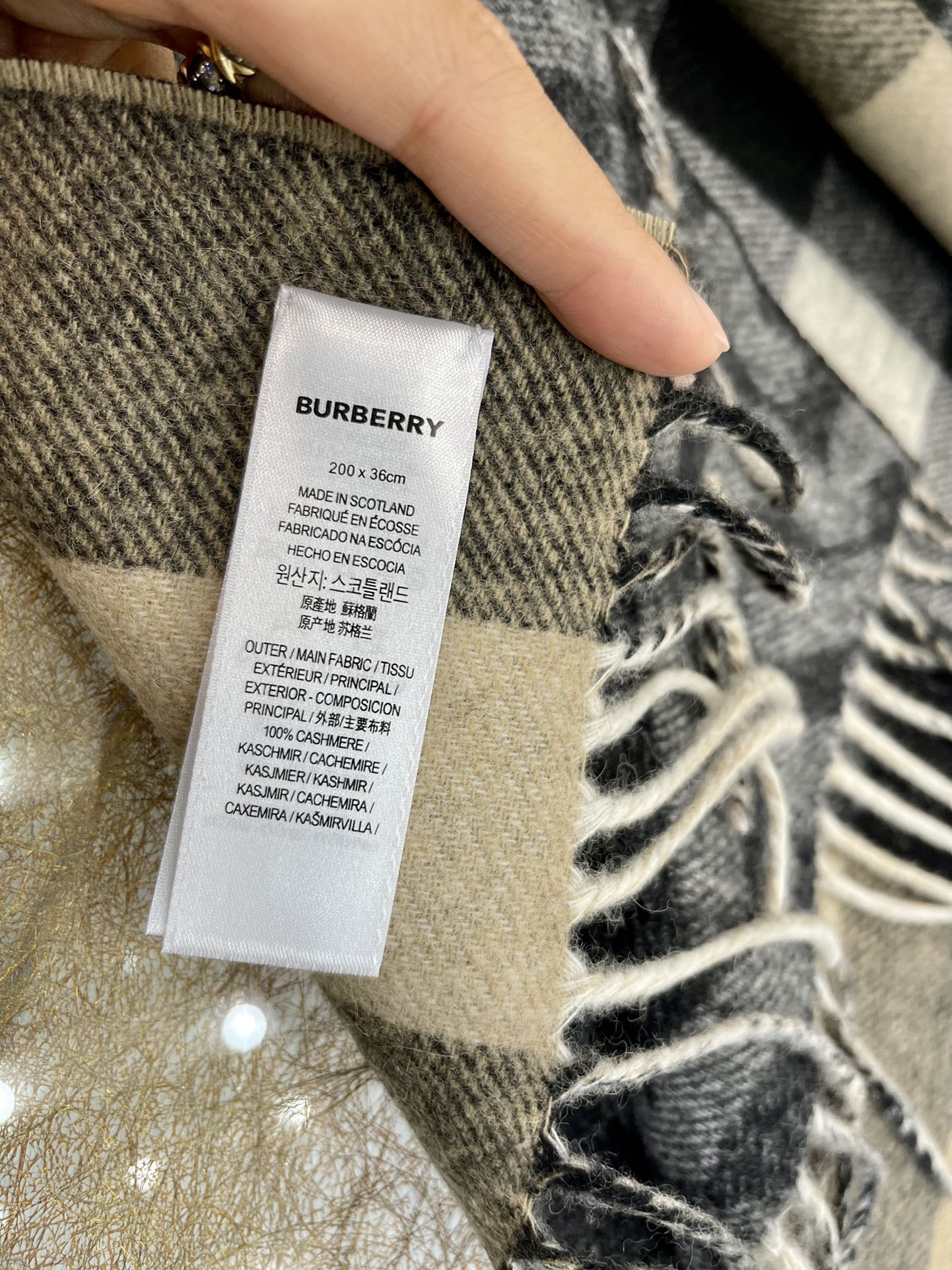 Burberry巴宝莉提花精纺羊绒围巾