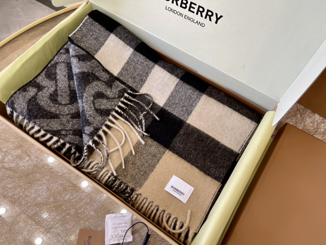 Burberry巴宝莉提花精纺羊绒围巾