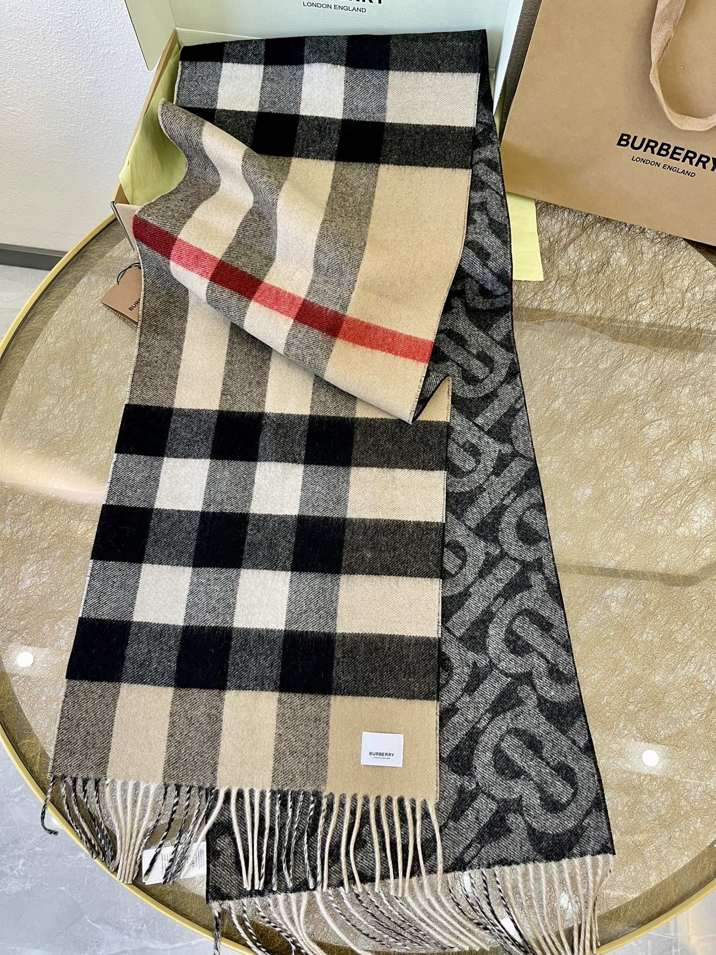 Burberry巴宝莉提花精纺羊绒围巾