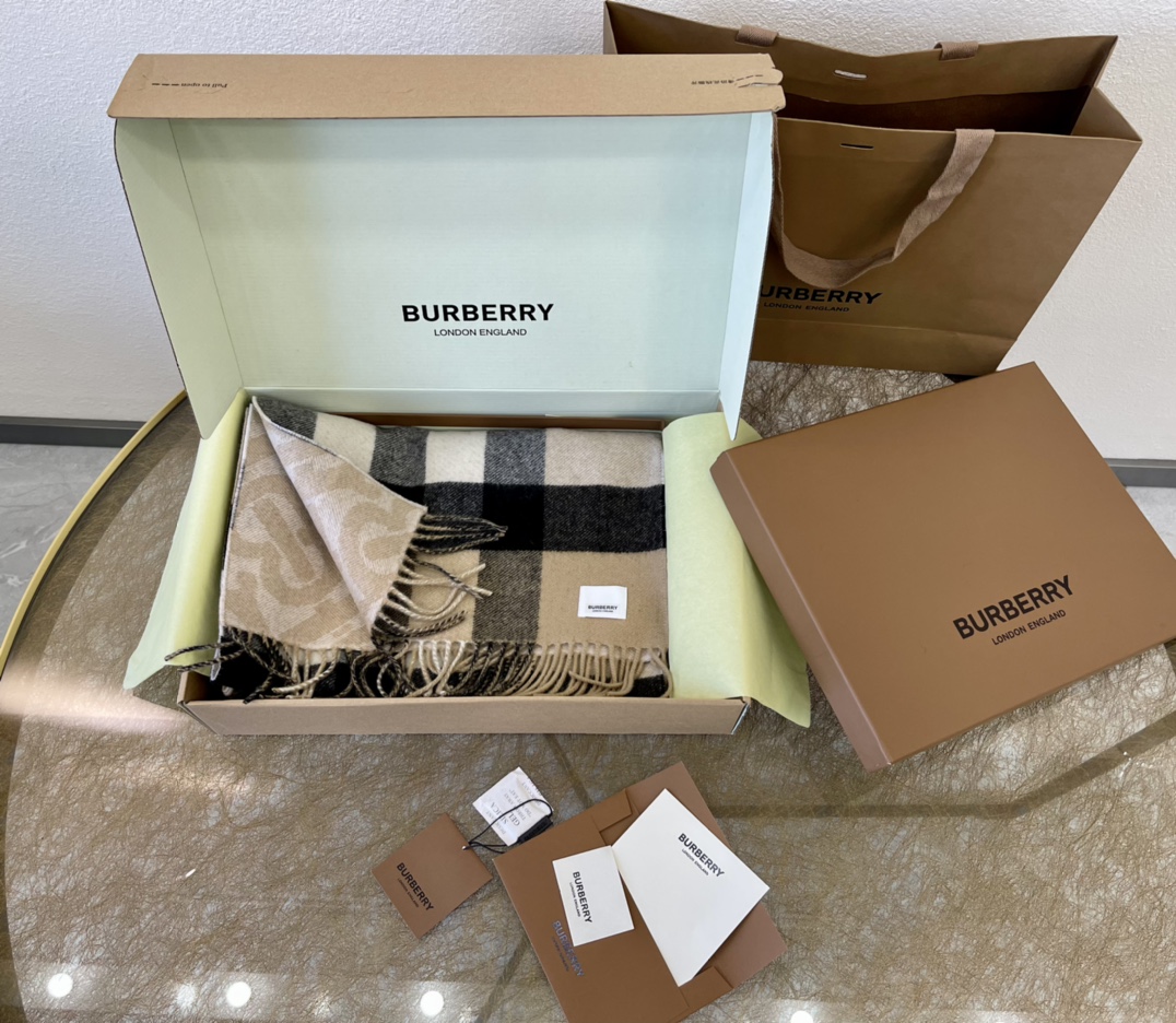 Burberry巴宝莉提花精纺羊绒围巾
