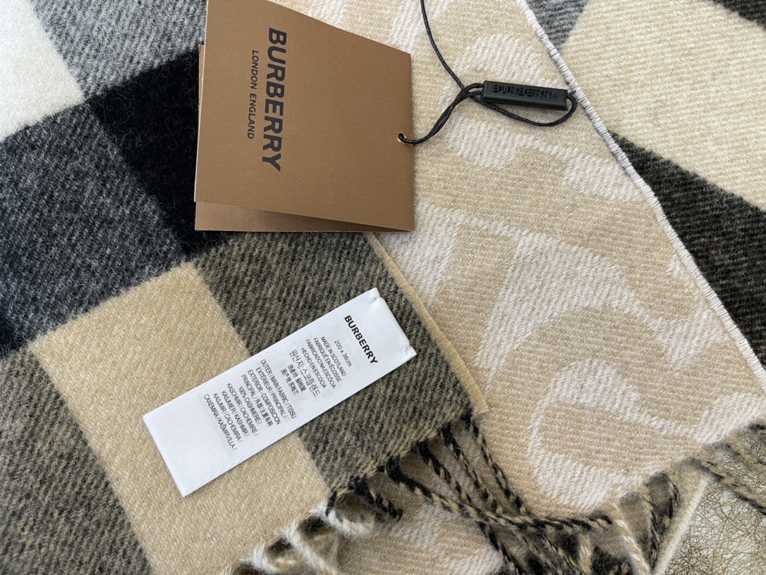 Burberry巴宝莉提花精纺羊绒围巾