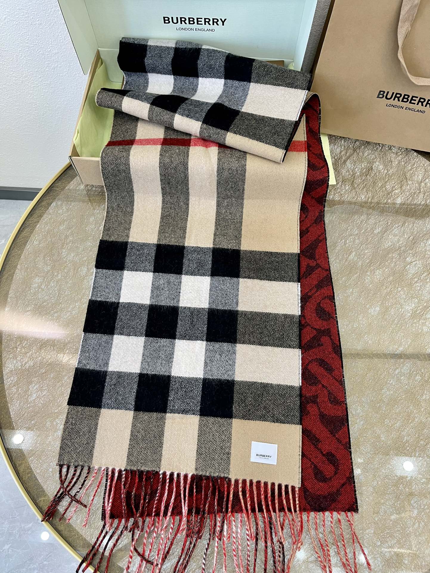 Burberry巴宝莉提花精纺羊绒围巾