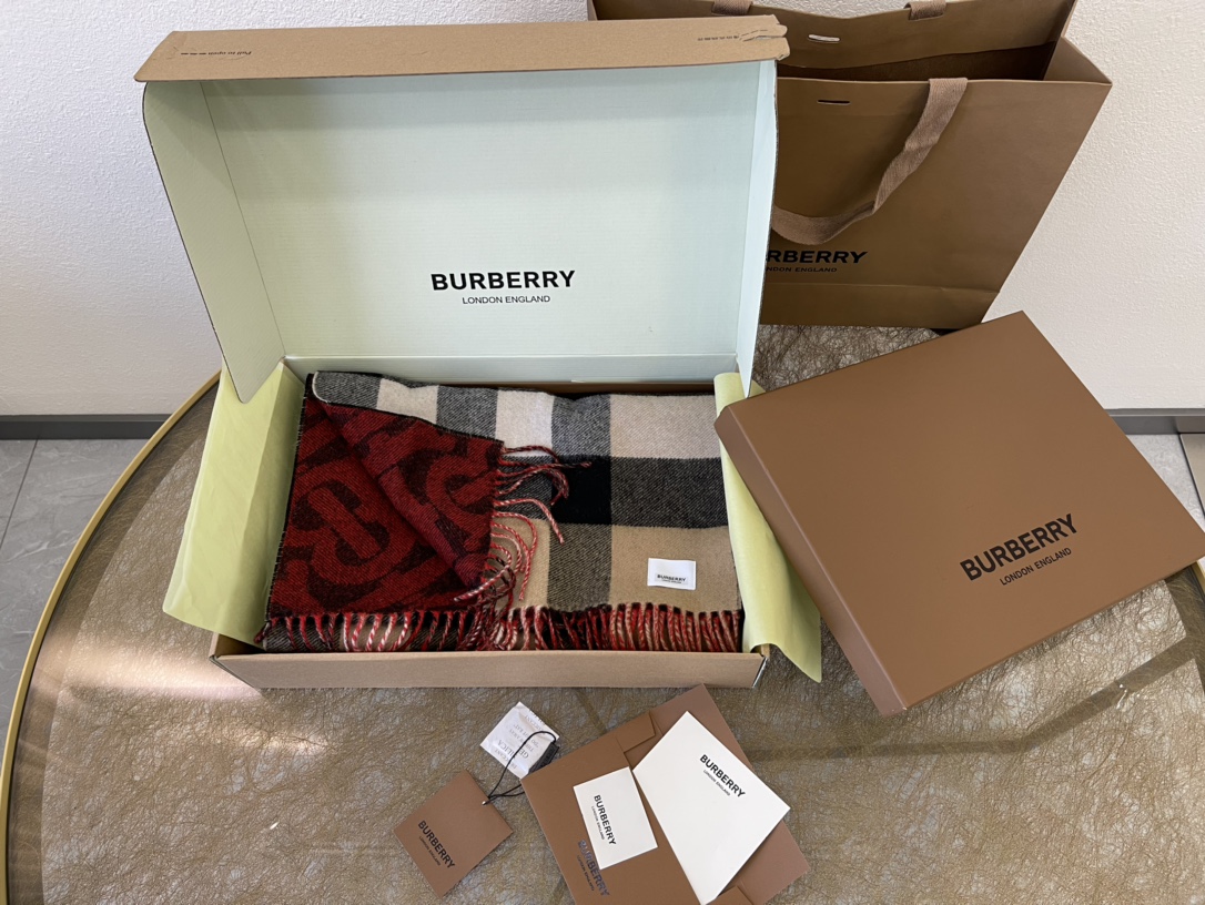 Burberry巴宝莉提花精纺羊绒围巾
