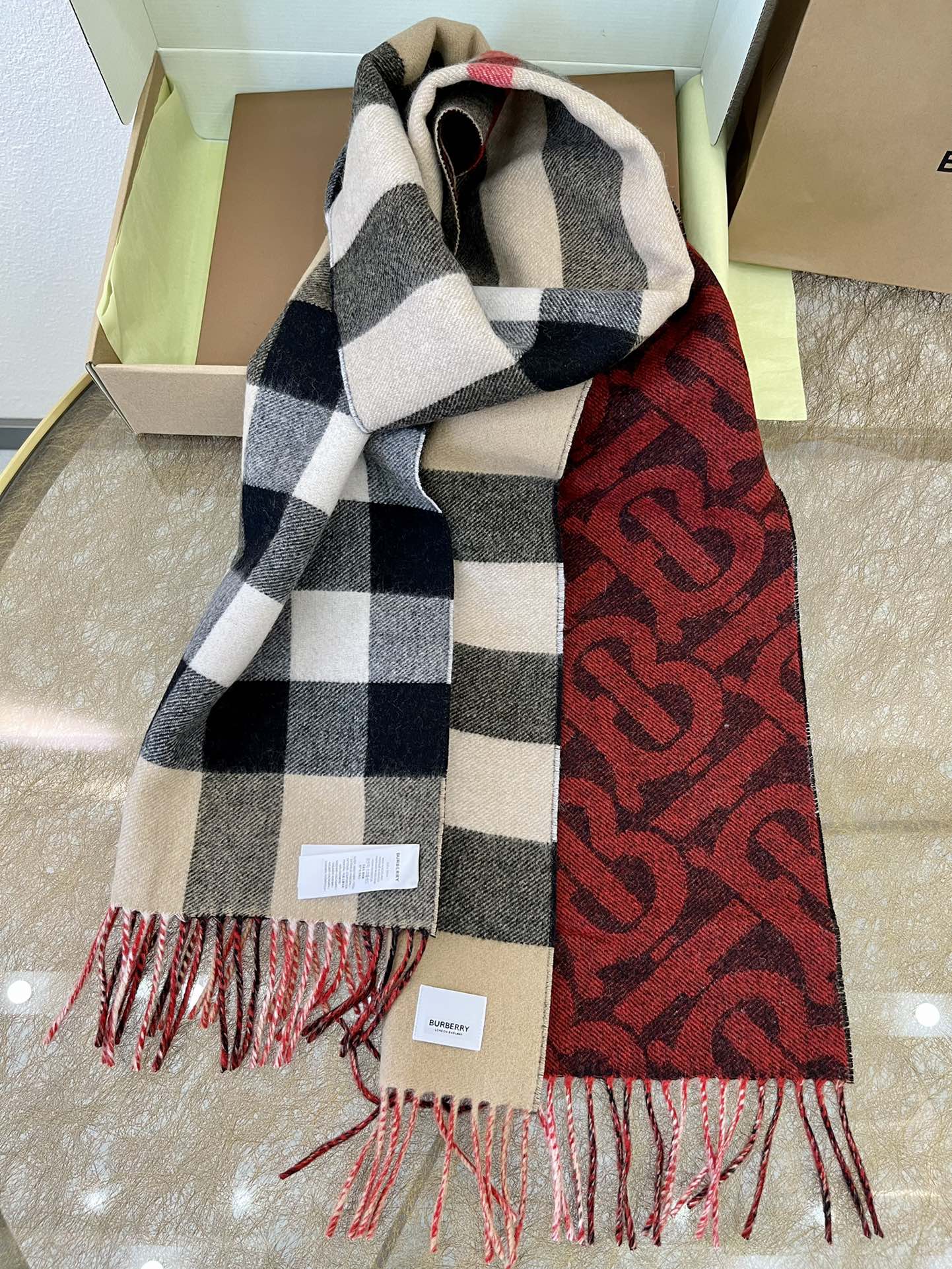 Burberry巴宝莉提花精纺羊绒围巾
