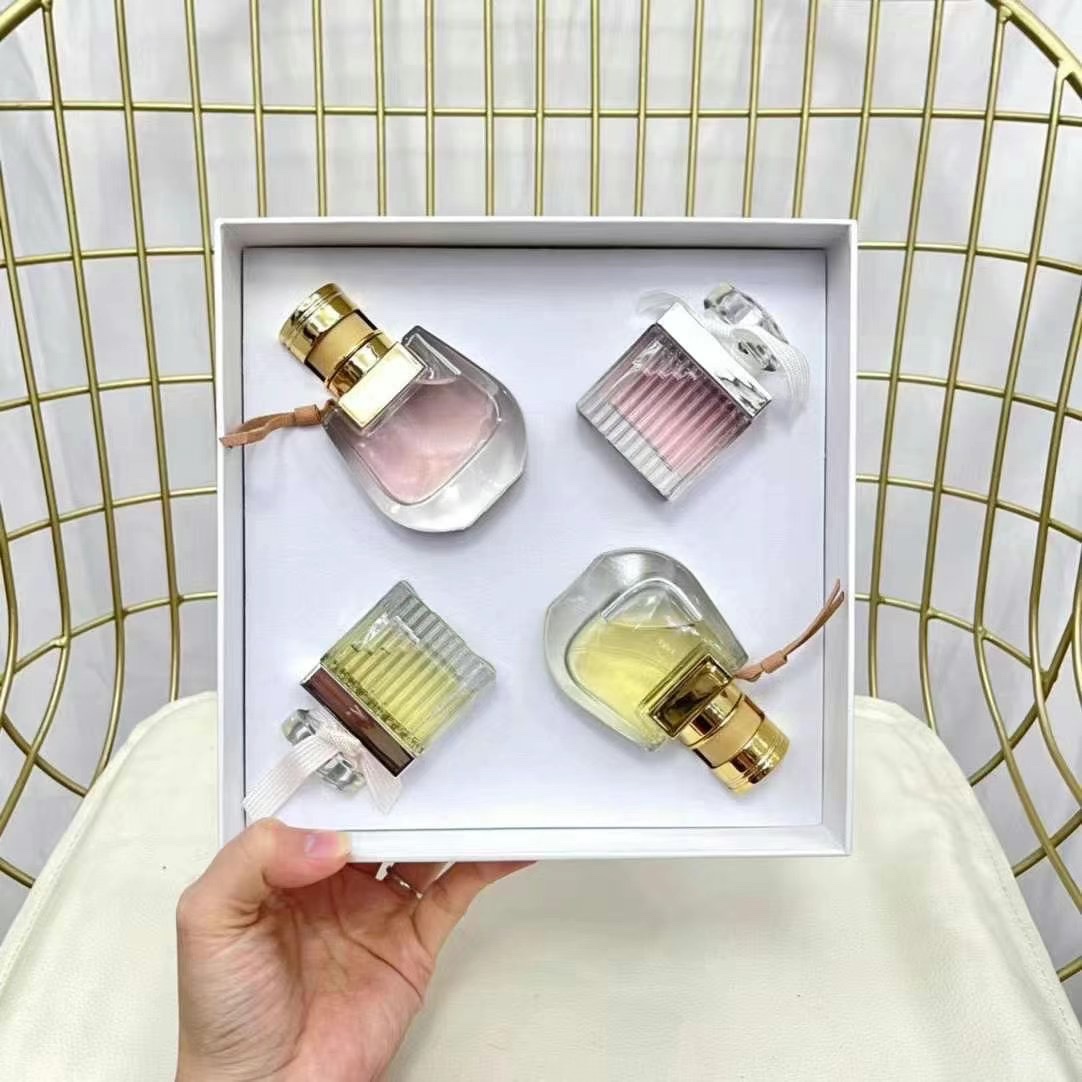 Chloé Miniature Perfume Set - 4 Piece Collection, Perfect Gift for Women 3 i1638779526 6559 2