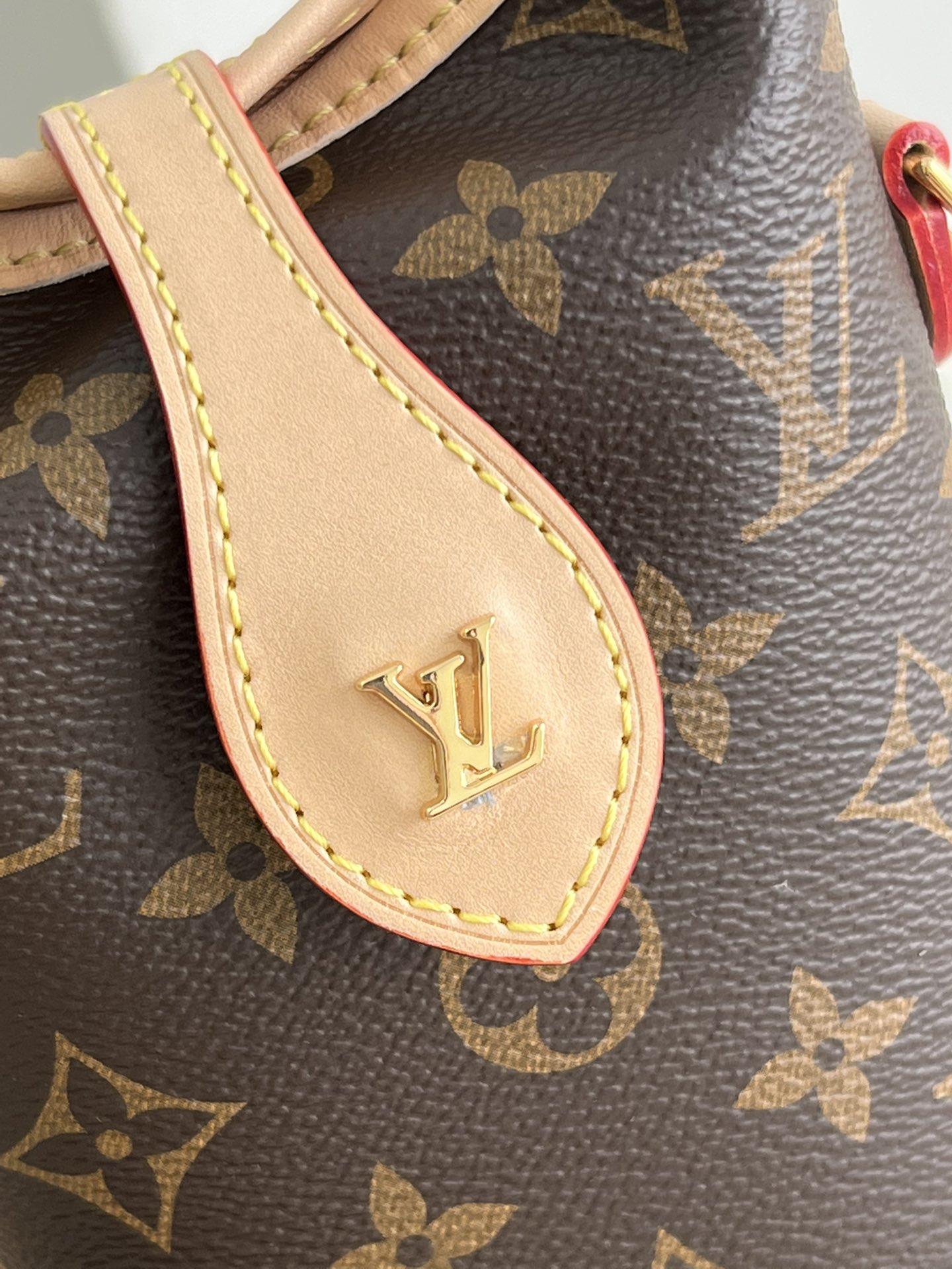 Louis Vuitton LV Fold Me Pouch 手机包 M80874