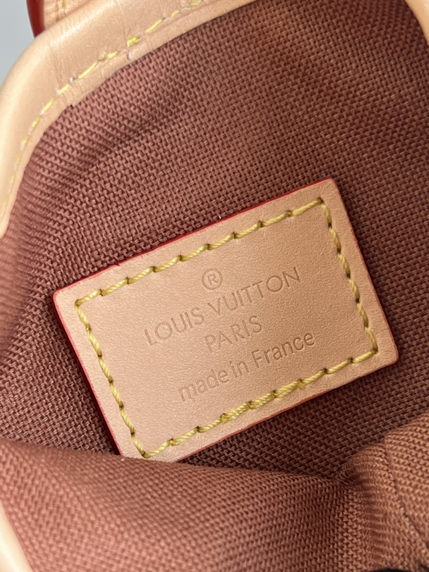 Louis Vuitton LV Fold Me Pouch 手机包 M80874