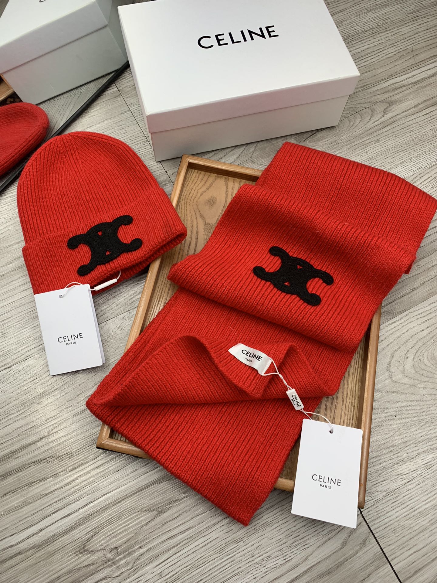 🌹。赛琳。【羊毛套装帽子】经典套装帽子！帽子➕围巾！材质：70%羊毛➕30%兔毛。暖暖哒超级舒服～冬日小