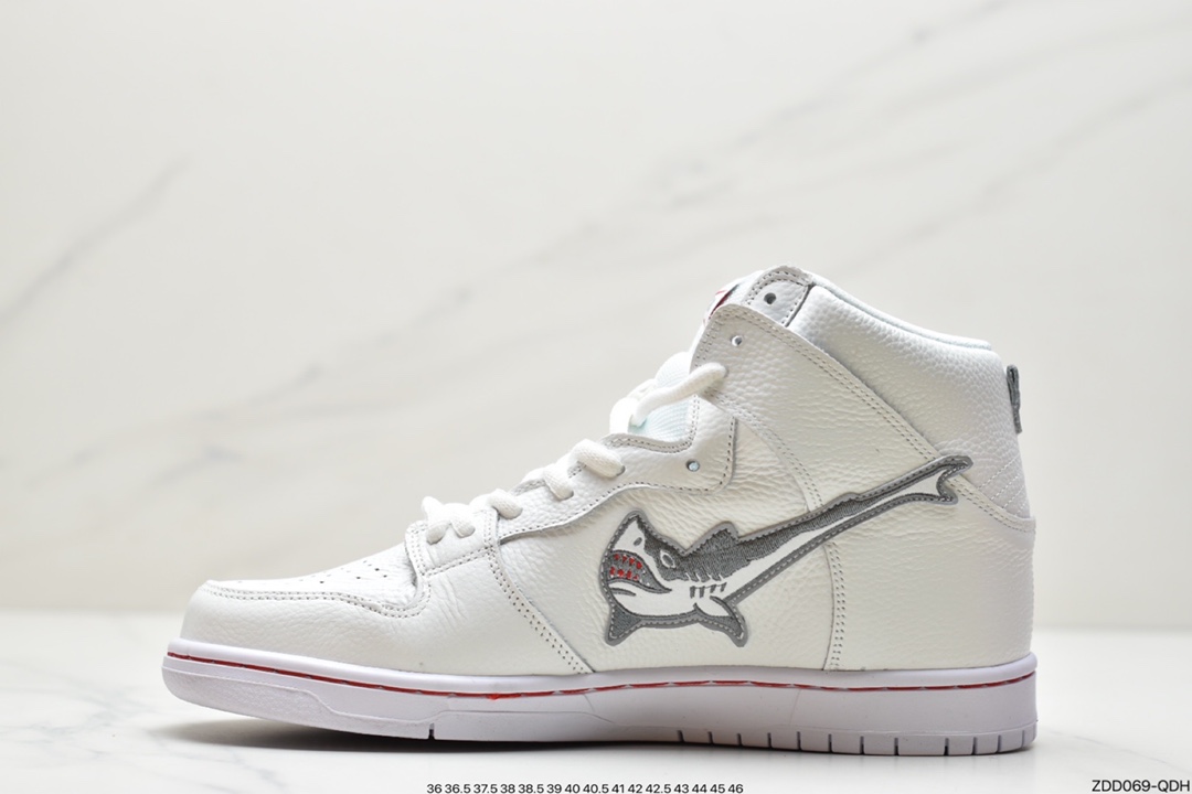 230 耐克Nike SB Dunk High”Moon Fossil”扣篮系列高帮休闲运动滑板板鞋 采用牛剖皮鞋面材质 内置Sole真气垫装置及耐磨防滑外底高复古韵味十足 货号：CI2692 ID：ZDD069-QDH